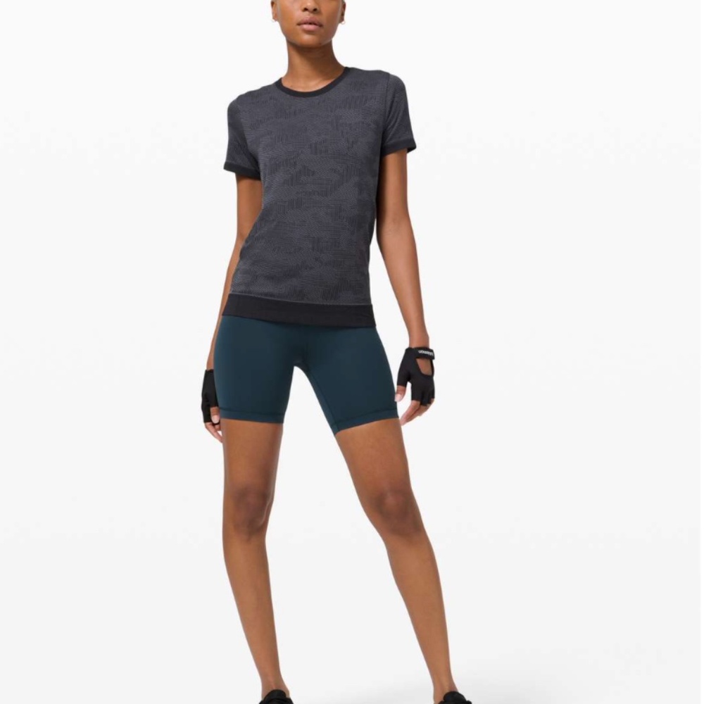 Lululemon  Swiftly Breathe Short Sleeve Camo Vented Camo Black/Asphalt Grey Sz 6 - Picture 3 of 7